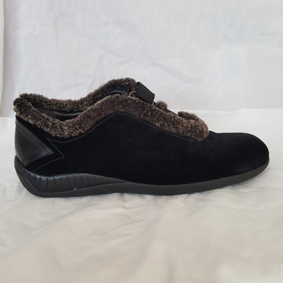 STUART WEITZMAN Suede Fleece Lined Shoes - Picture 3 of 8